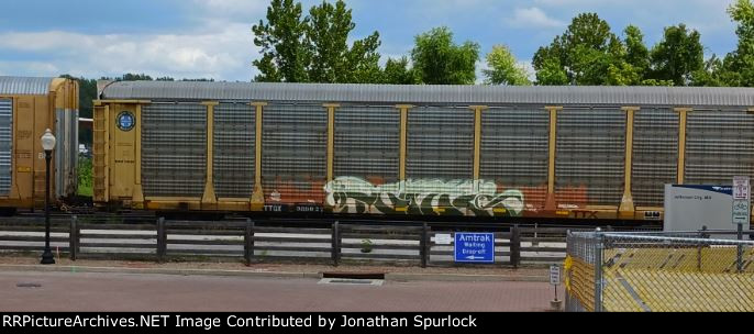 TTGX 989027 and BNSF rack 24658